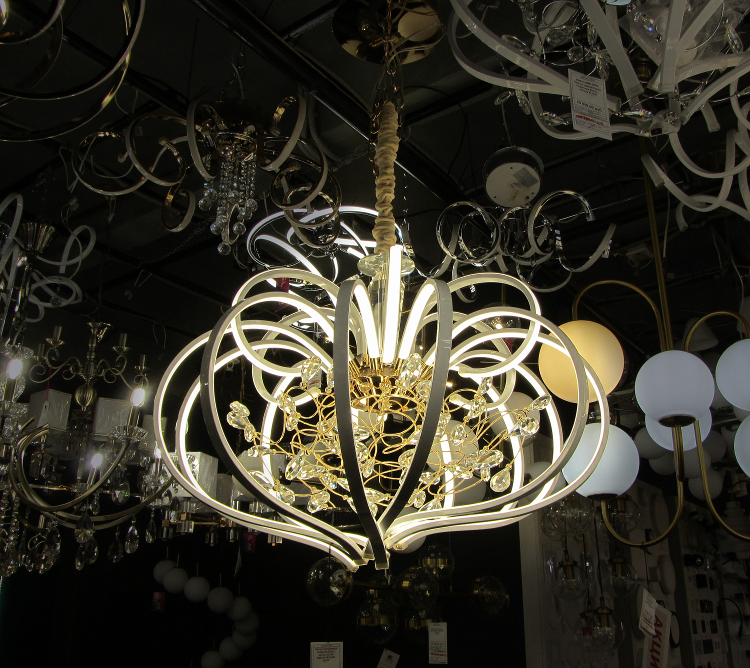 8268/15-58W-3500K Люстра светодиодная подвесная белая с золотом ELVAN- витринный образец от интернет магазина Elvan.ru